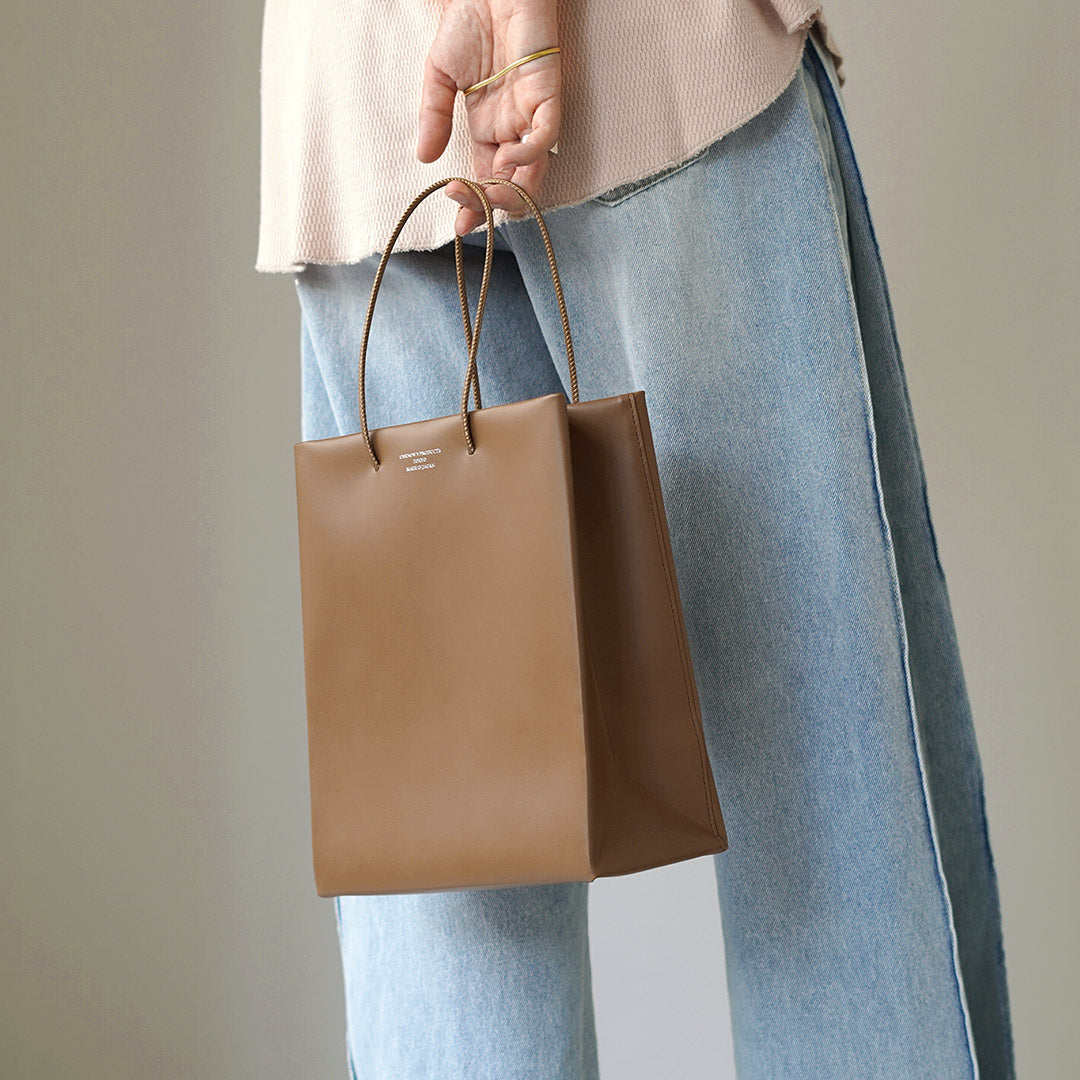 UNKNOWN PRODUCTS(アンノウンプロダクツ) レザー ペーパーバッグ