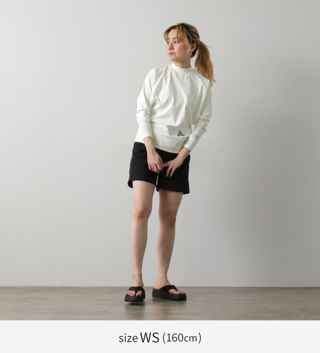 AND WANDER(アンドワンダー) ラッシュガード W