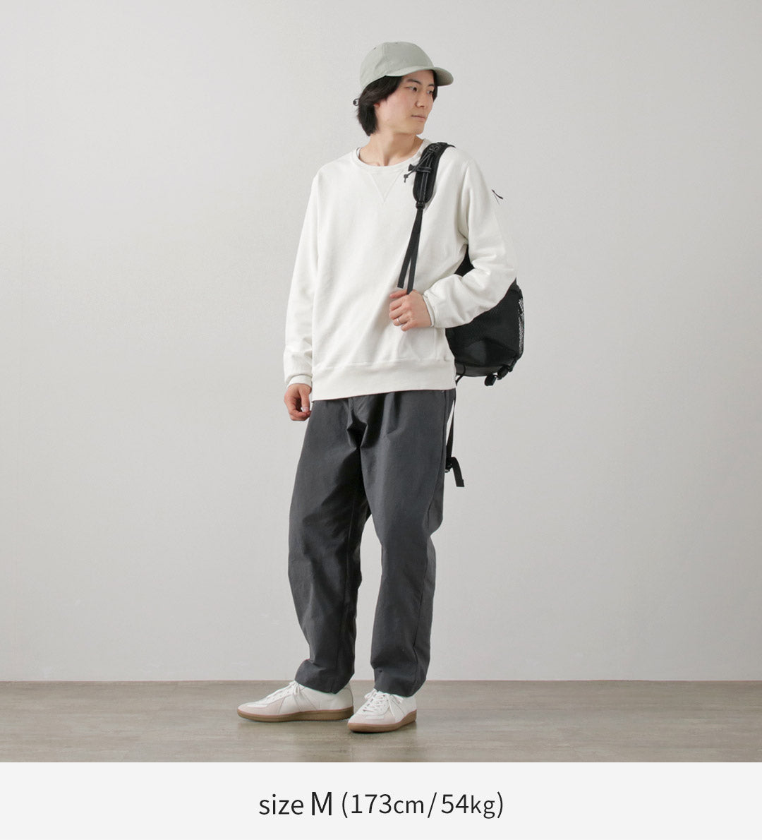 AND WANDER(アンドワンダー) ナイロンチノ タック テーパードパンツ