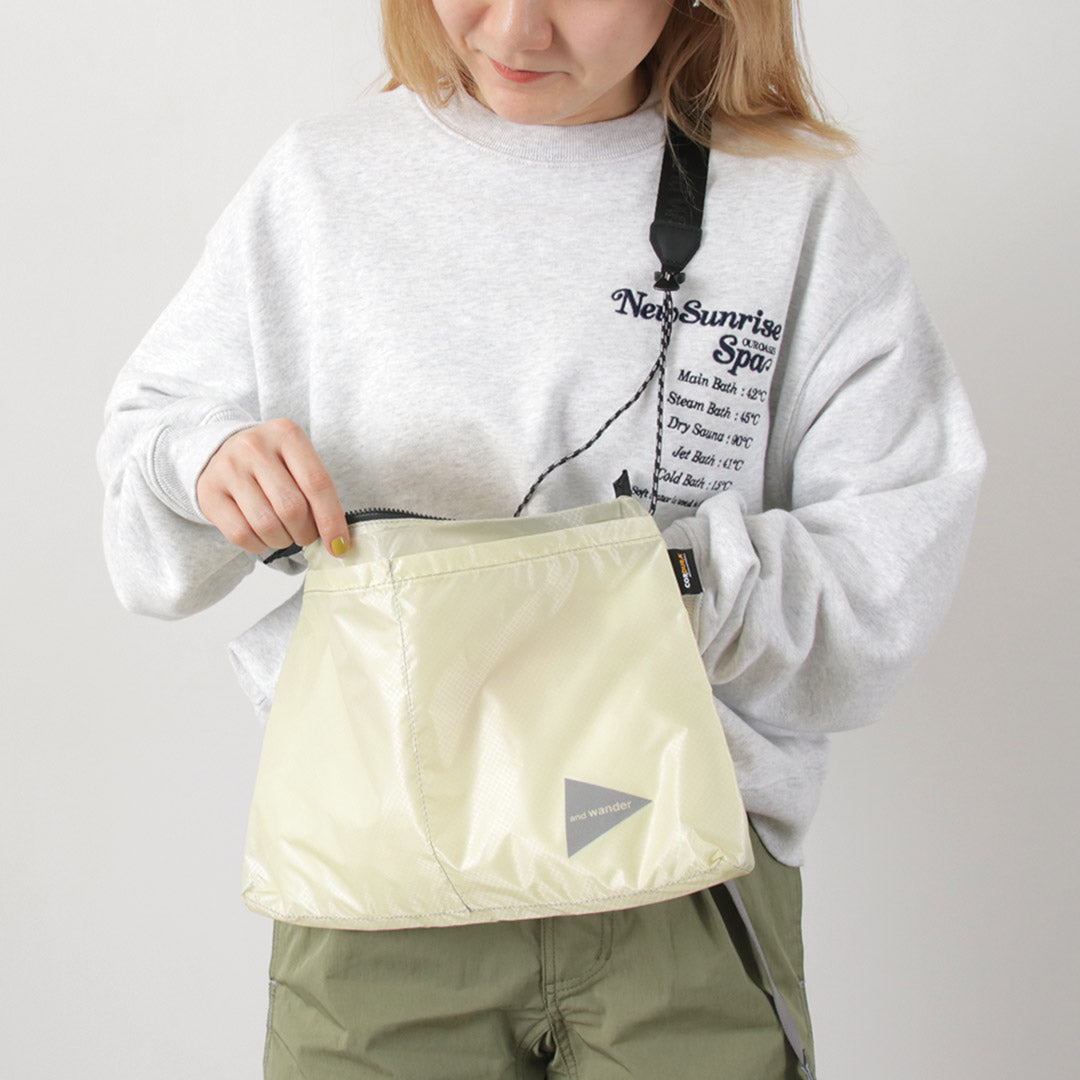 AND WANDER(アンドワンダー) シル サコッシュ