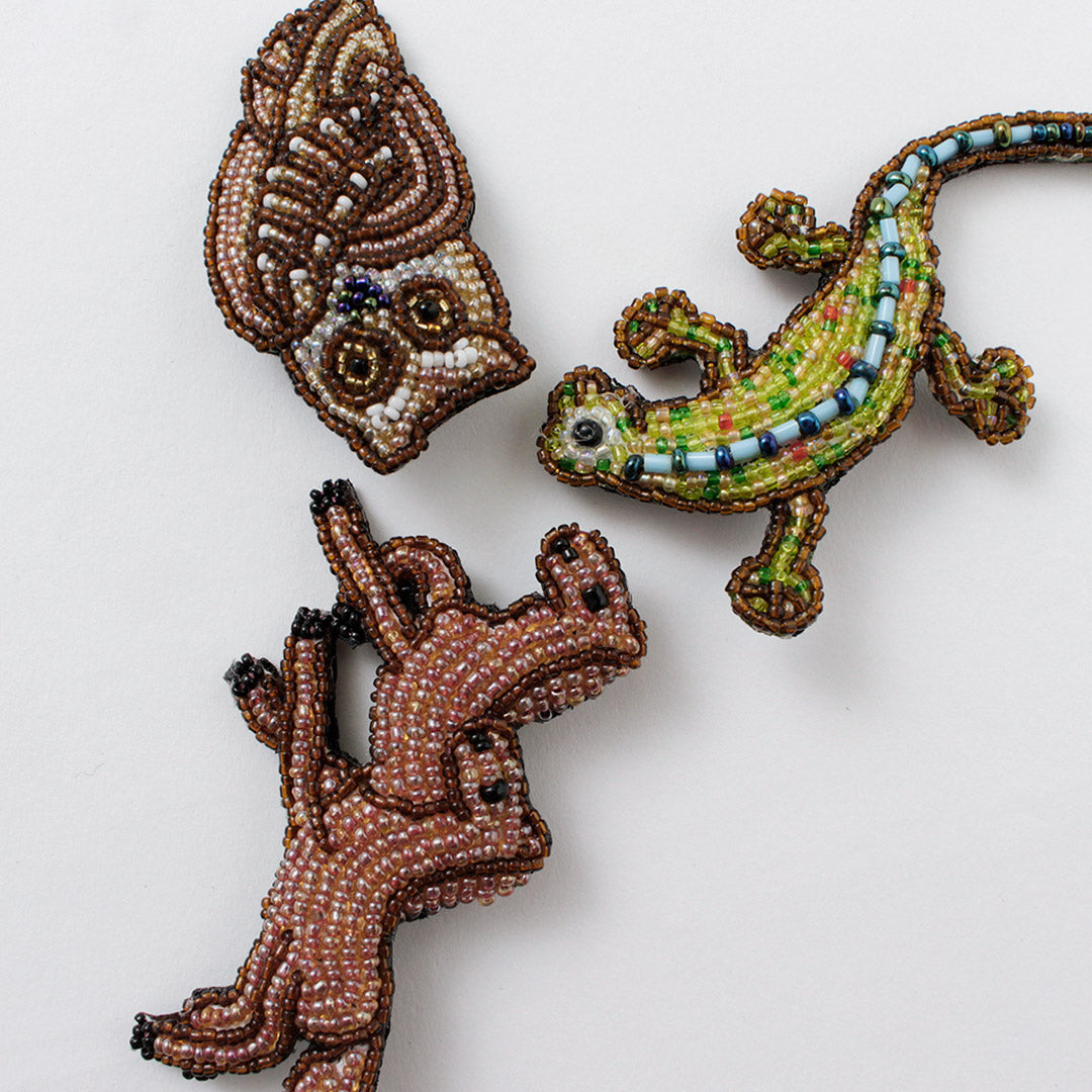 BEADED ACCESSORIES(ビーズアクセサリー) ビーズ ピンバッジ L