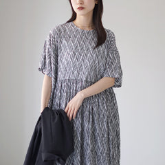 black_gray_white / F