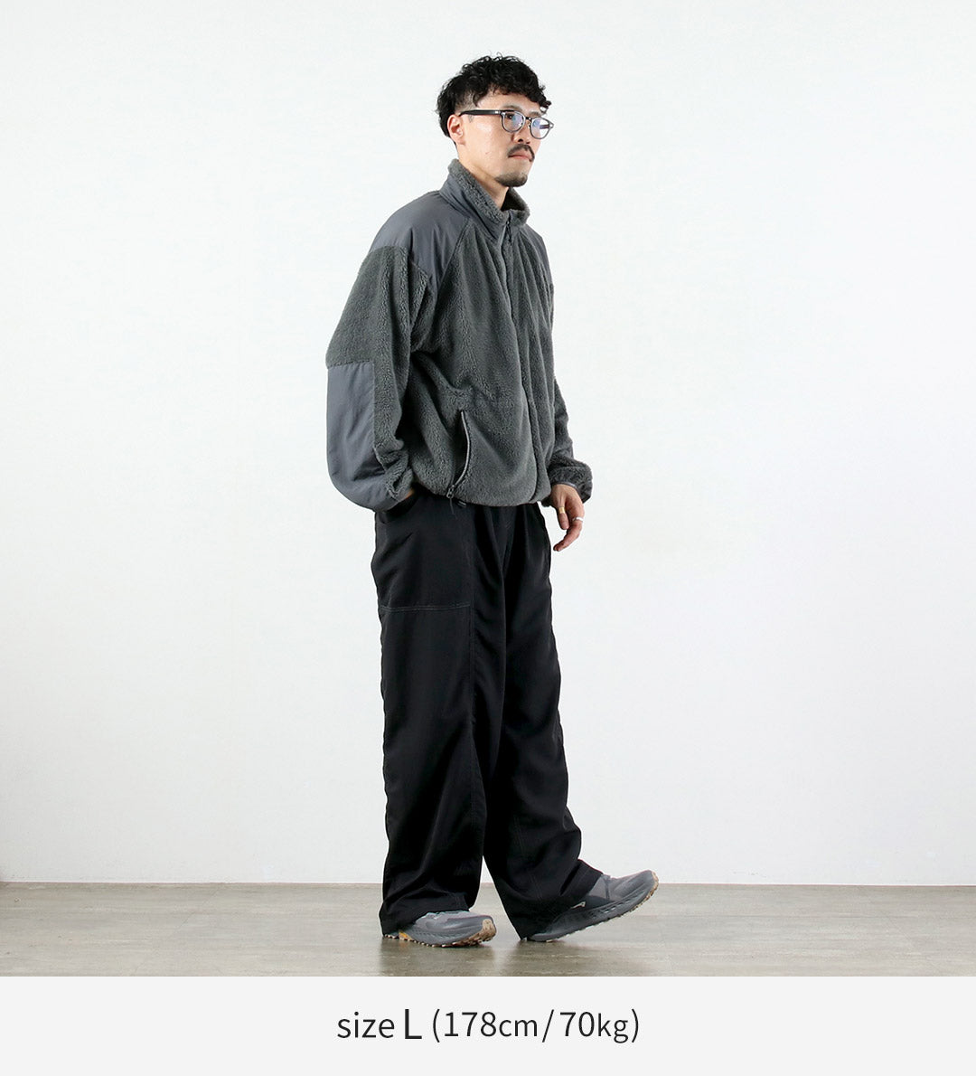 AND WANDER(アンドワンダー) クリンクル ナイロン パンツ