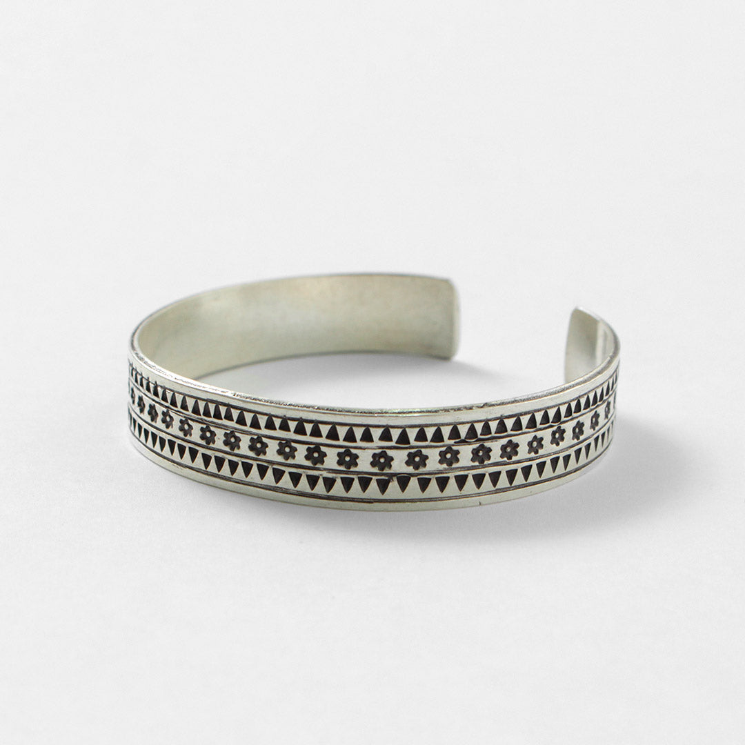 phaduA(パ・ドゥア) カレンシルバーバングル トライアングルフラワー