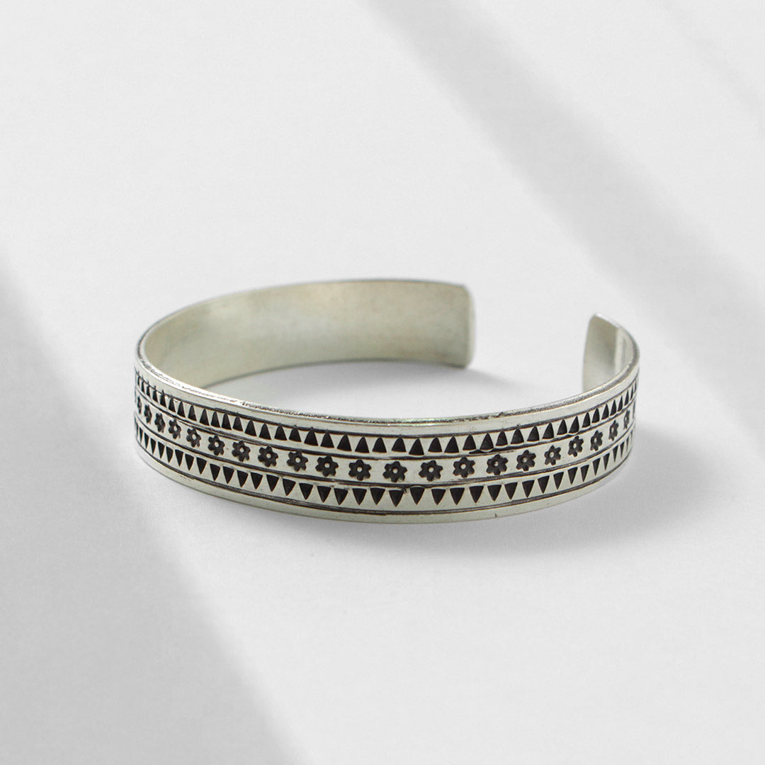 phaduA(パ・ドゥア) カレンシルバーバングル トライアングルフラワー