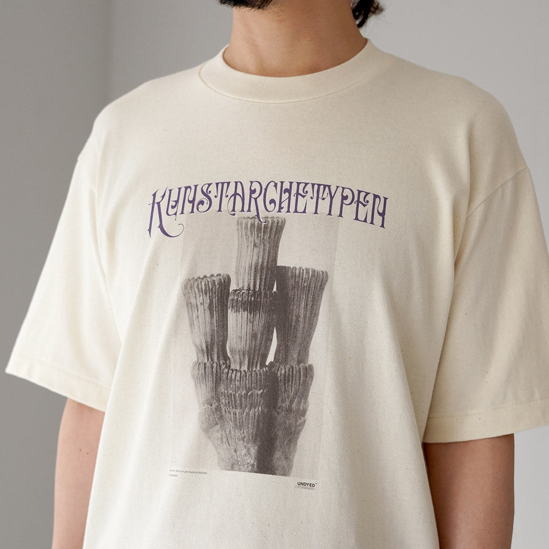 UNDYED(アンダイド) カール・ブロスフェルト プリントTシャツ