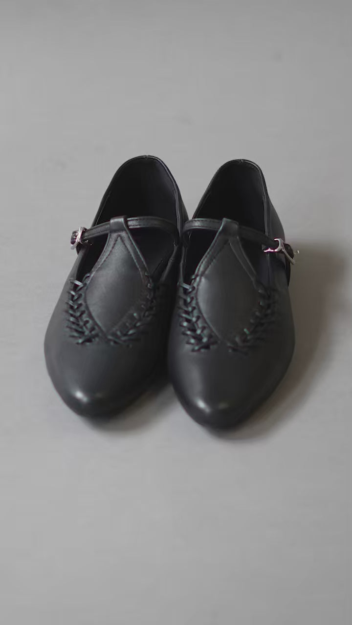 REMME（レメ）レースアップ デザイン ストラップシューズ / レザー