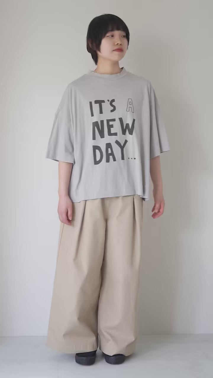 TUMUGU（ツムグ） ラフィ天竺 プリントTシャツ(IT’S A NEW DAY
