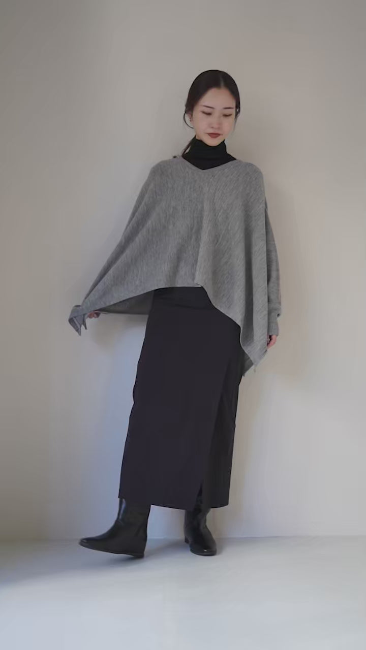 MAO MADE（マオメイド） メリノウール イレギュラーヘム Vネックプル