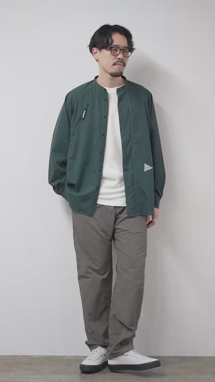 AND WANDER（アンドワンダー） ストレッチ リップ バンドカラーシャツ