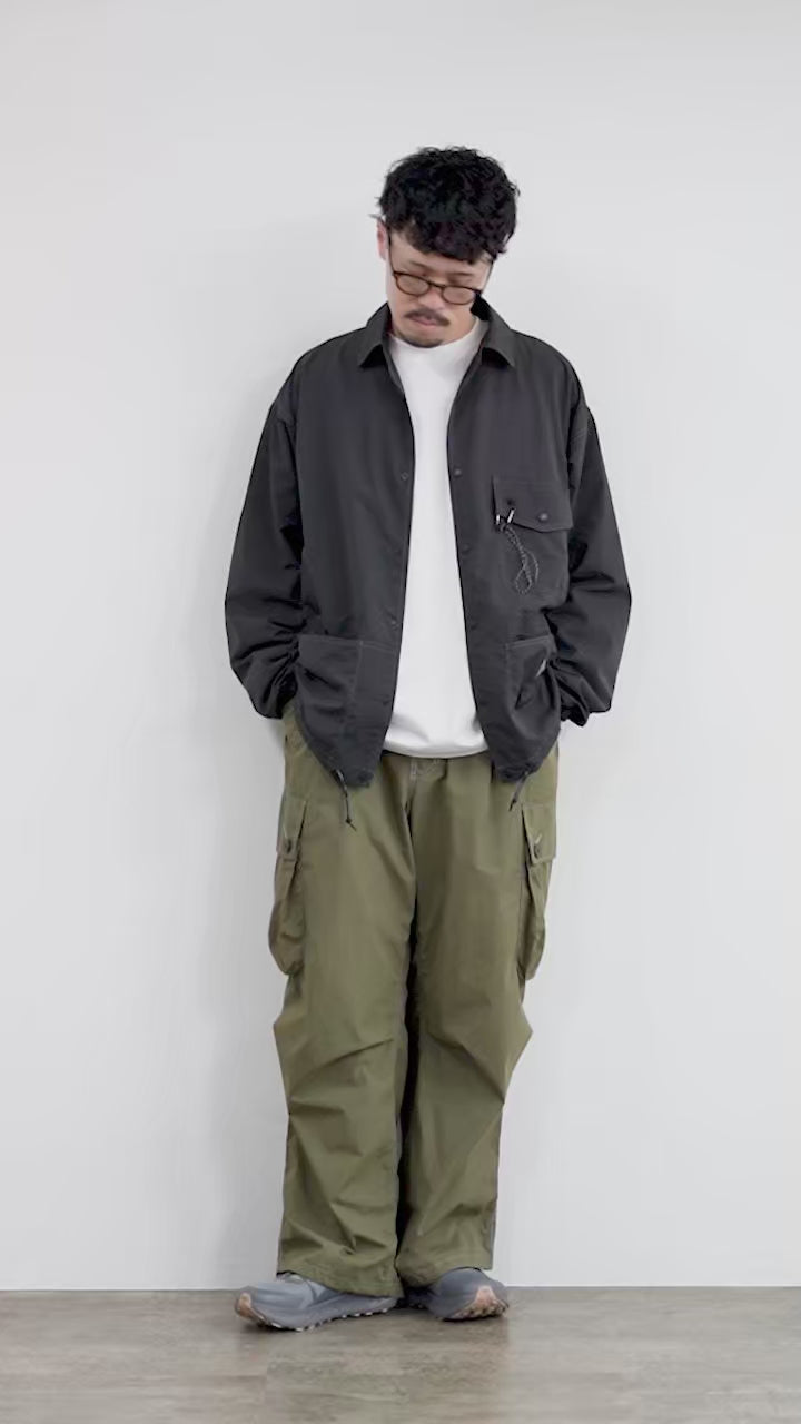 AND WANDER（アンドワンダー） クリンクル ナイロン シャツジャケット