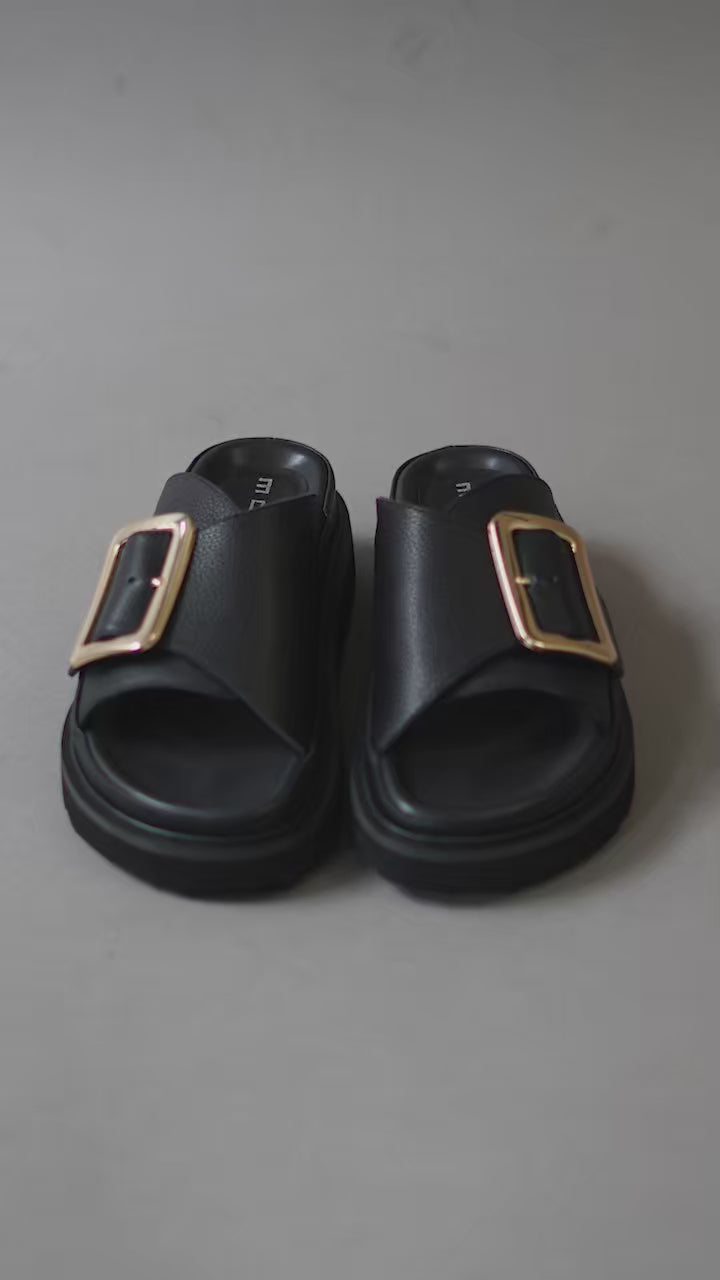 MOHI（モヒ） ビッグバックル レザーサンダル / レディース フラット