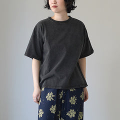 p-black / F