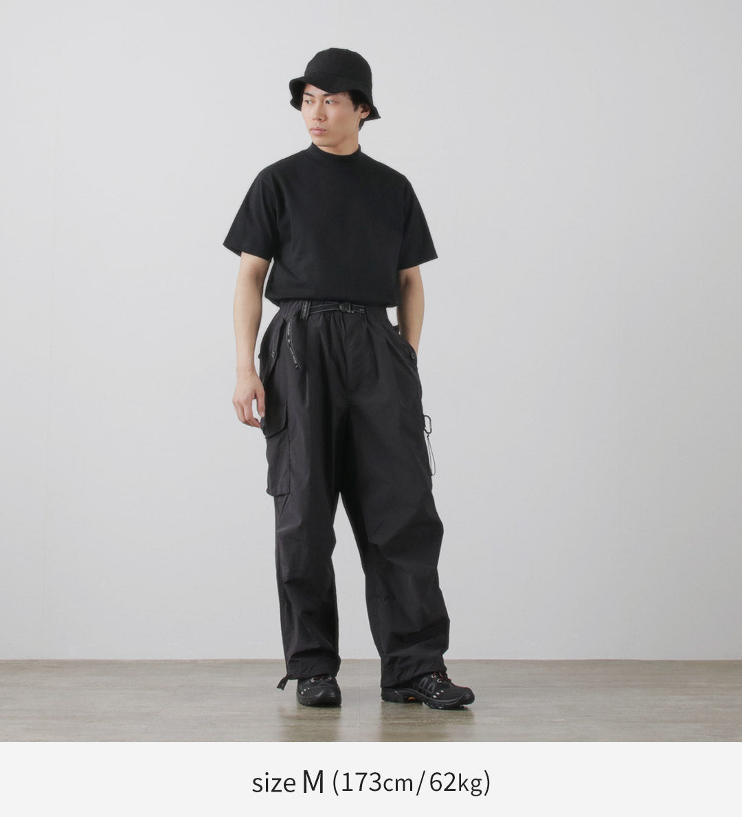 AND WANDER（アンドワンダー） オーバーサイズ カーゴパンツ 2025年モデル