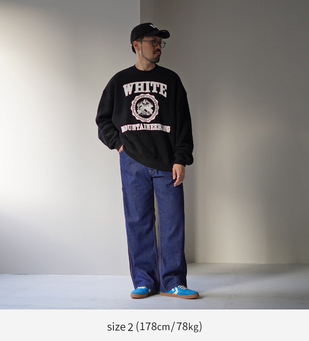 WHITE MOUNTAINEERING（ホワイトマウンテニアリング） カレッジロゴ スウェット / メンズ 長袖 プリント プルオーバー オーバーサイズ 裏起毛 COLLEGE LOGO SWEAT