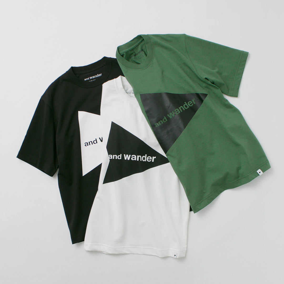 AND WANDER（アンドワンダー） ビッグ ロゴショートスリーブ TEE W T