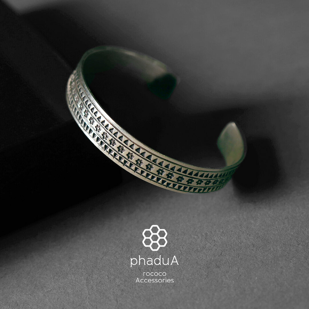 phaduA（パ・ドゥア） カレンシルバーバングル トライアングルフラワー