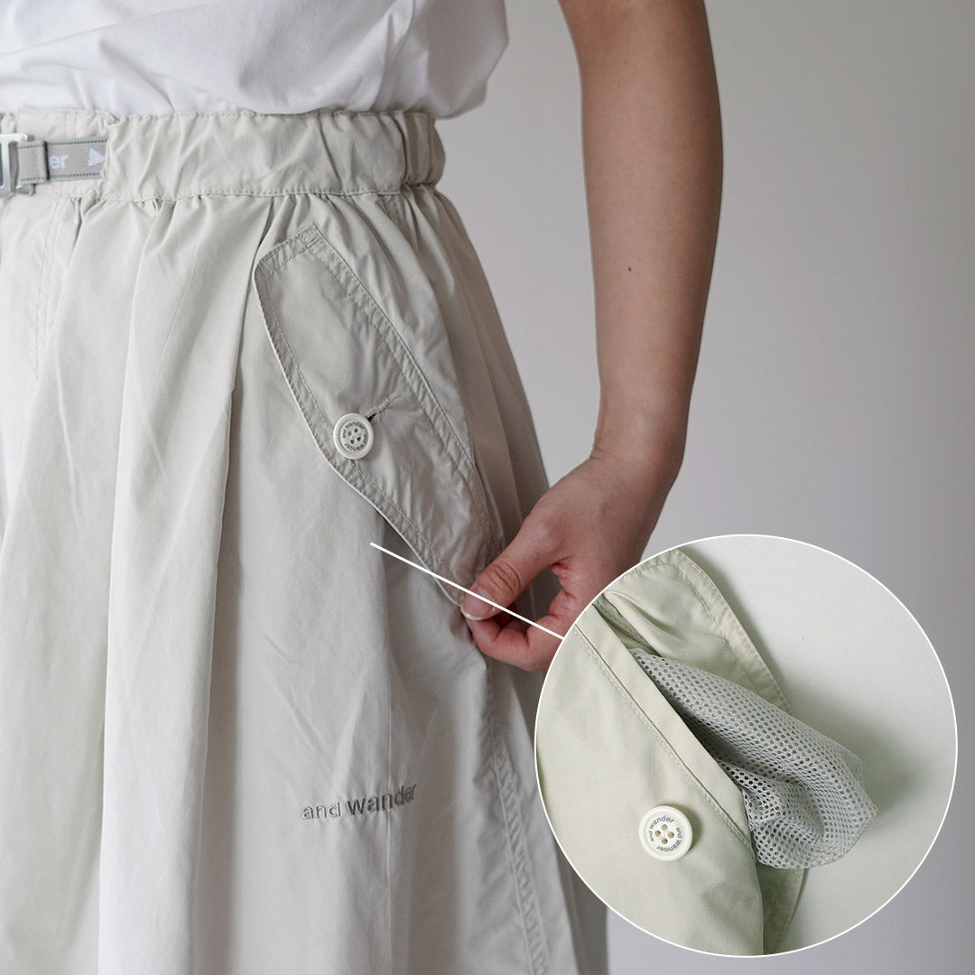 AND WANDER（アンドワンダー） オーバーサイズ カーゴスカート