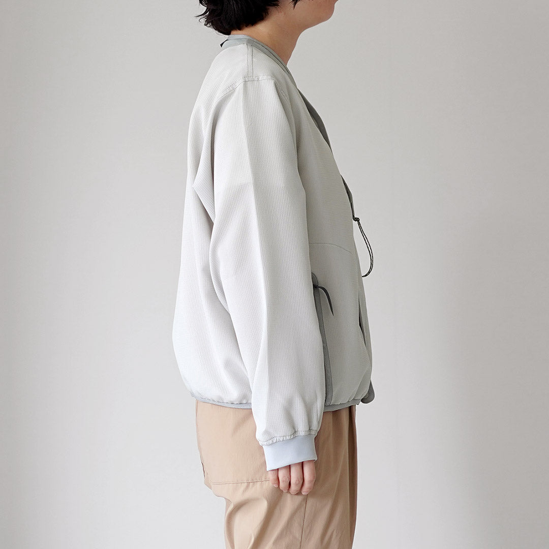 AND WANDER（アンドワンダー）ベント カーディガン