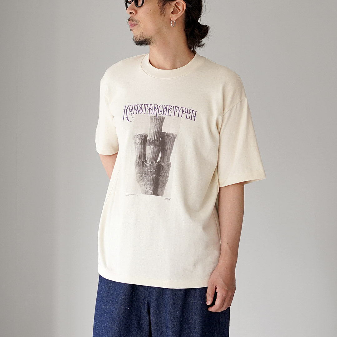 UNDYED（アンダイド） カール・ブロスフェルト プリントTシャツ