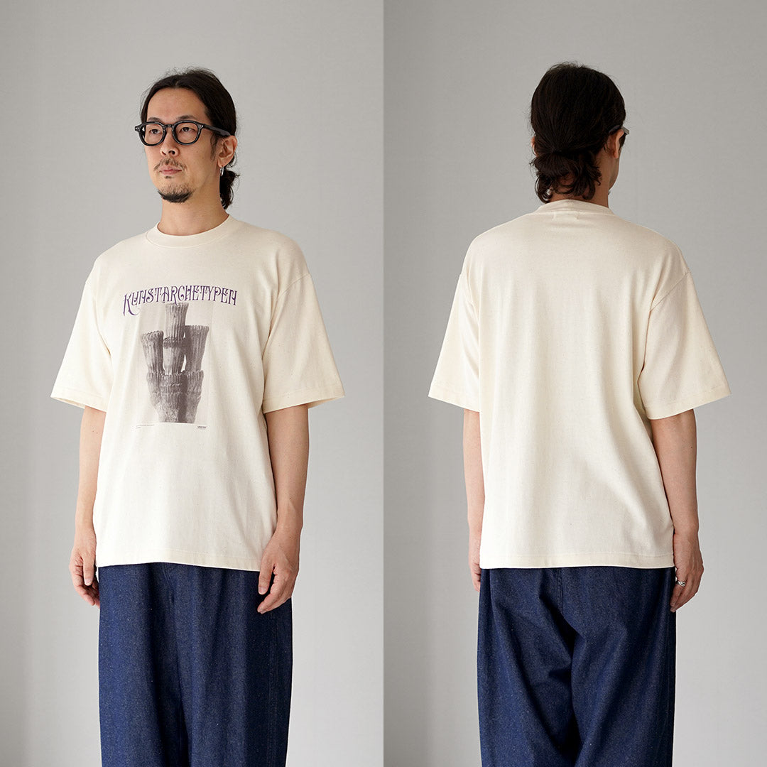 UNDYED（アンダイド） カール・ブロスフェルト プリントTシャツ