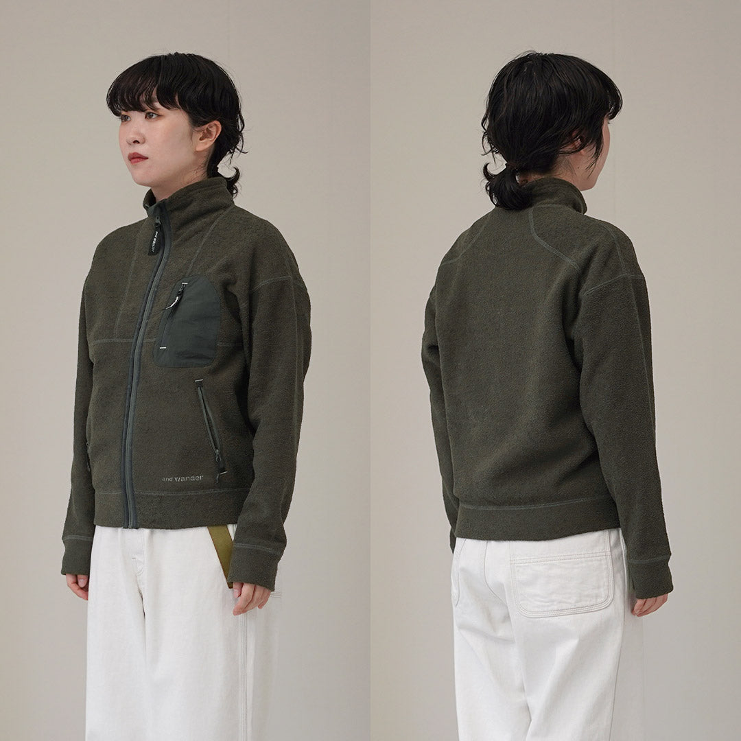 AND WANDER（アンドワンダー） PE ウォームパイル スタンドジップ