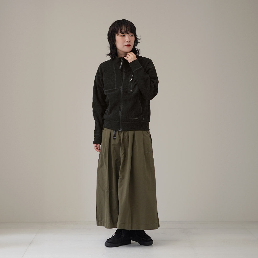 AND WANDER（アンドワンダー） PE ウォームパイル スタンドジップ