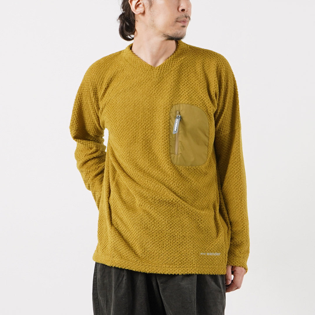 AND WANDER（アンドワンダー） エアフリース Vネック プルオーバー