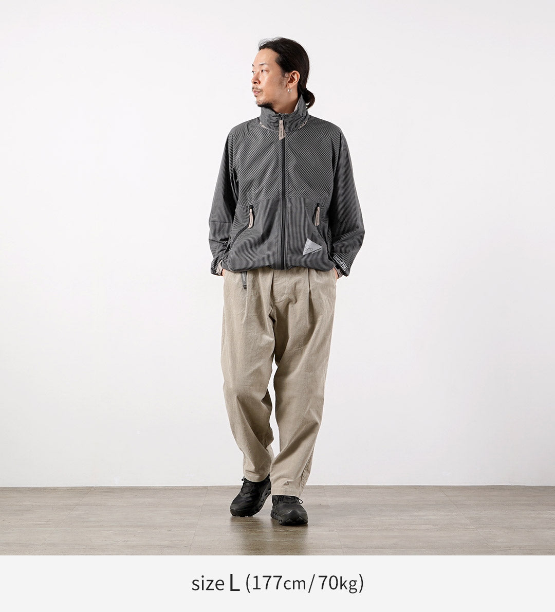 AND WANDER（アンドワンダー） モールスキン パンツ