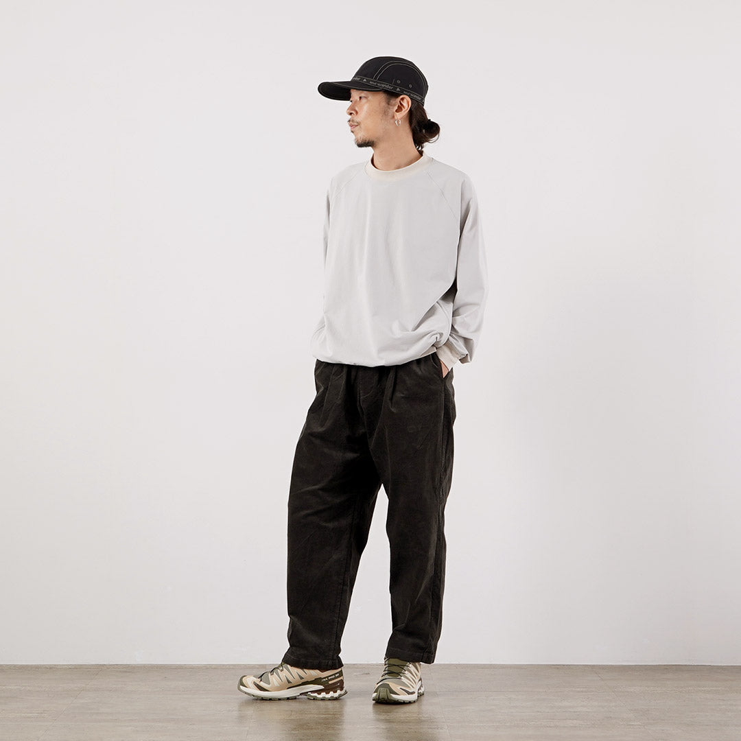 AND WANDER（アンドワンダー） モールスキン パンツ