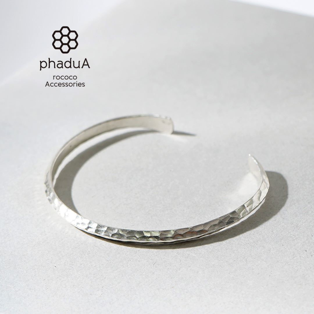 phaduA（パ・ドゥア） カレンシルバーバングル　ポイントセンターハンマードアイズ　鎚目（つちめ）
